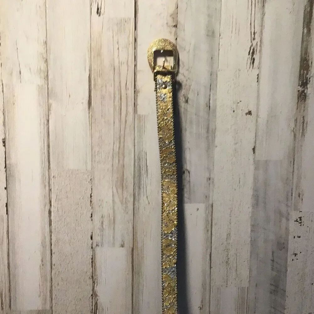 Belt beautiful, golden silver pattern, small 28 inch made in the USA